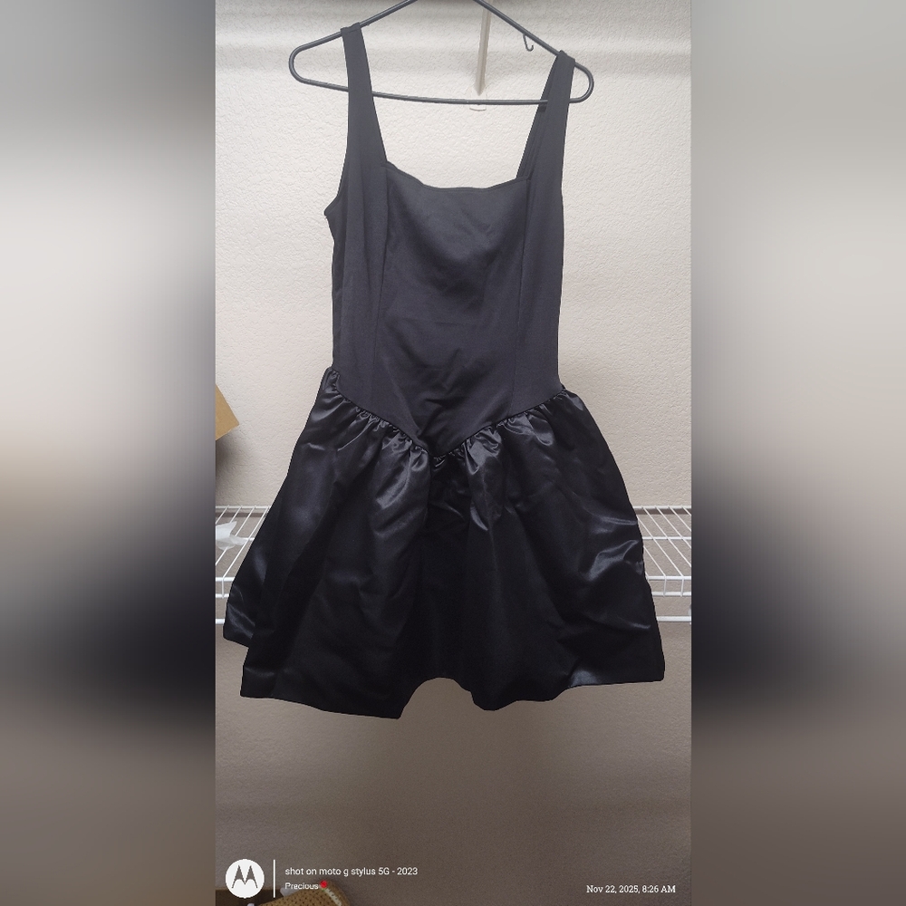 Elegant Black Ladies Dress For The Night